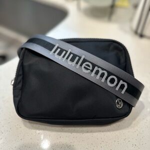 lululemon athletica Black Everywhere Belt Bag 1L